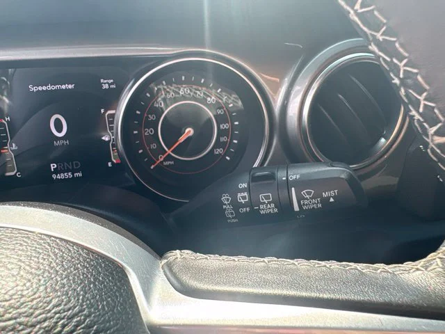 Used 2019  Jeep Sahara image 19