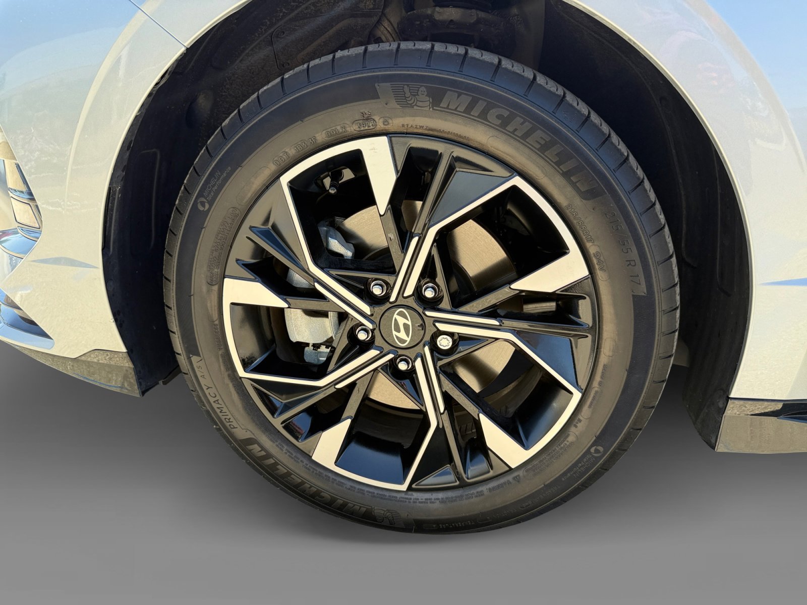 Certified Used 2024 Aero Silver Hyundai SEL image 9