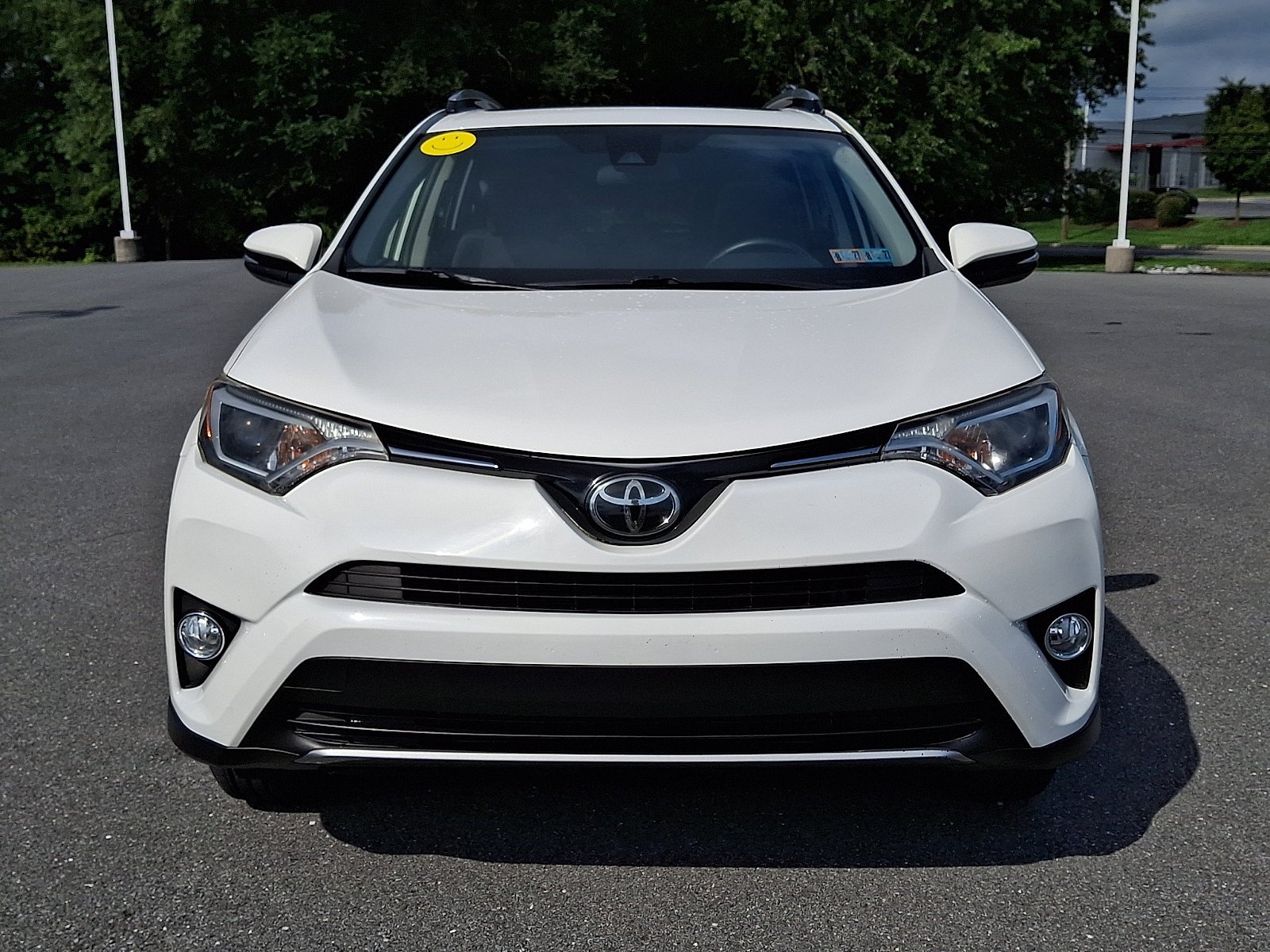 Used 2018 Super White Toyota XLE image 2