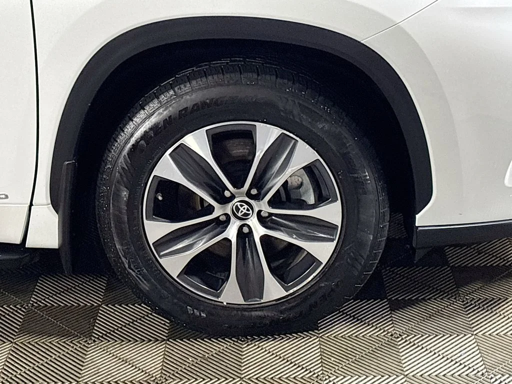 Used 2022 Beige Toyota XLE image 23
