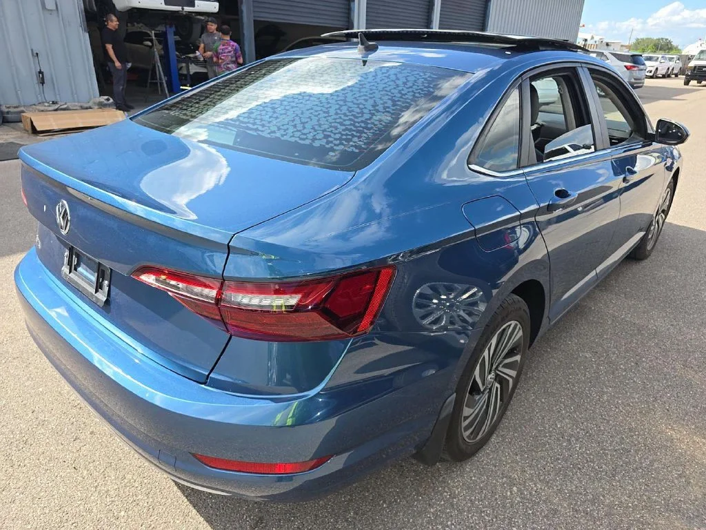 Used 2020 Blue Volkswagen SEL image 9