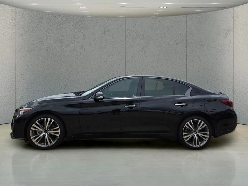 Used 2023 Black INFINITI SENSORY image 2