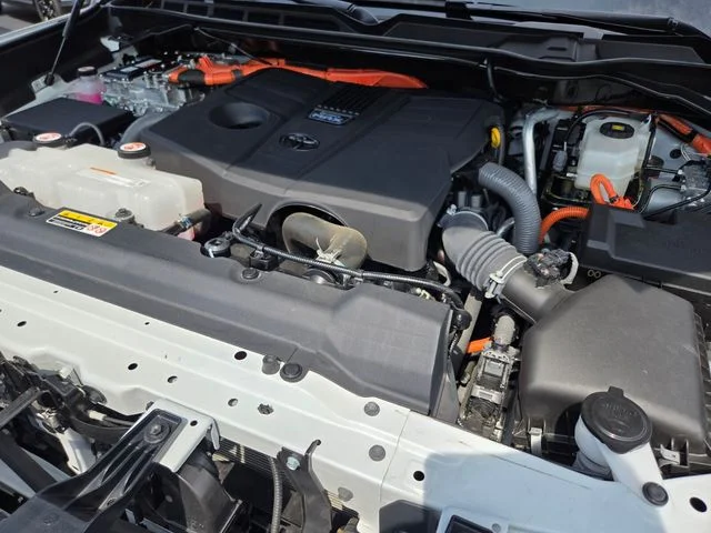 Used 2025 White Toyota SR5 image 23