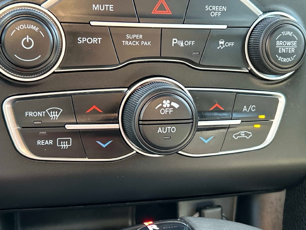 Used 2023 Green Dodge SXT image 31