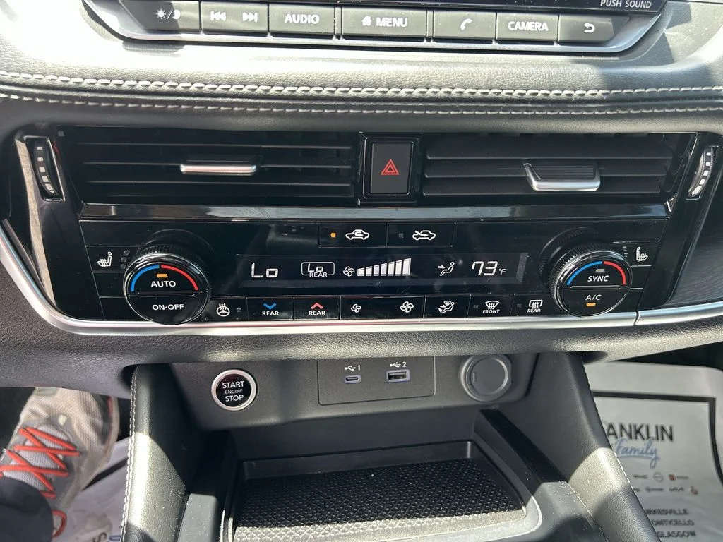 Used 2021 Silver Nissan SL image 24