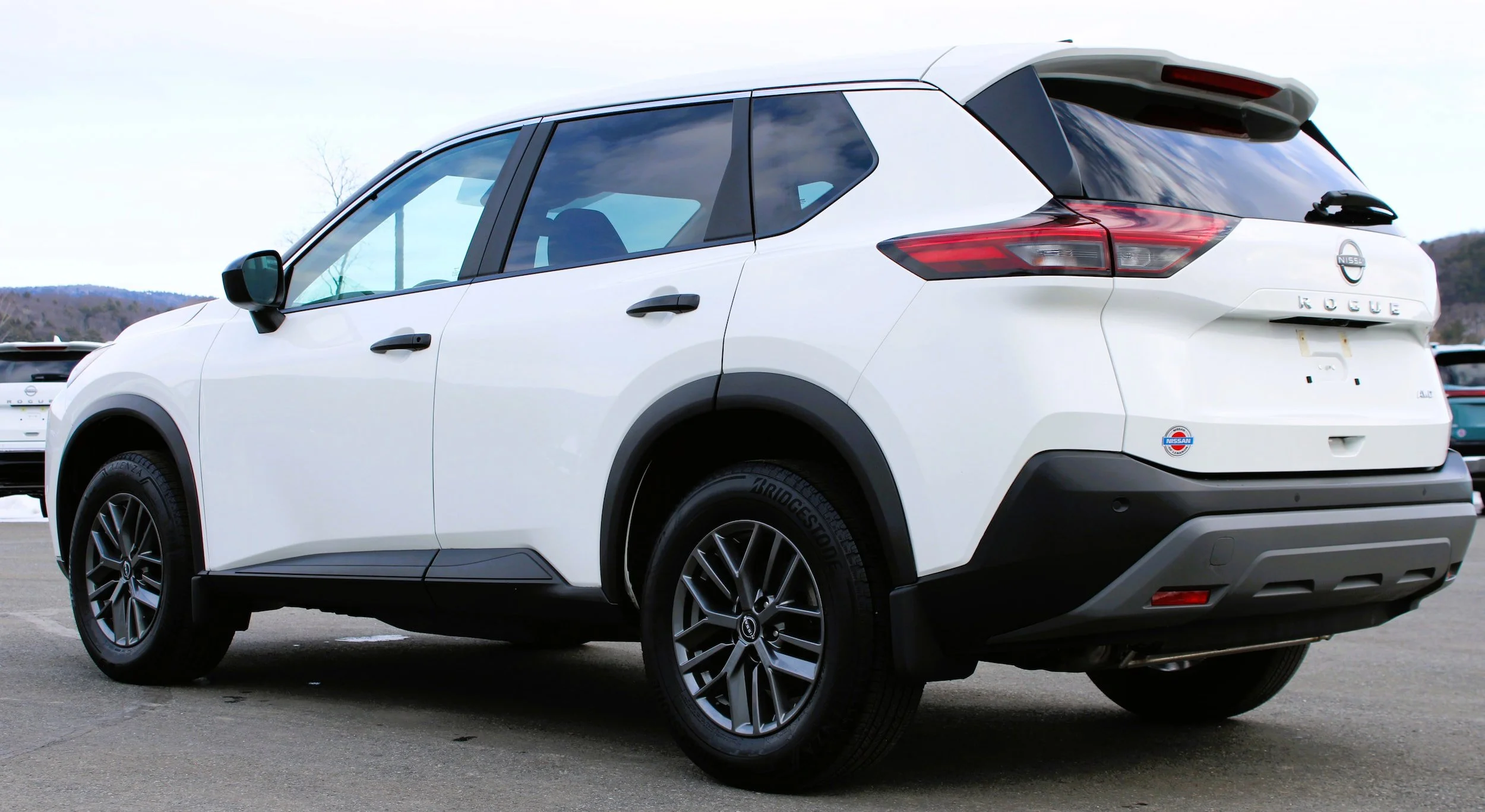 Used 2023 Glacier White Nissan S image 6