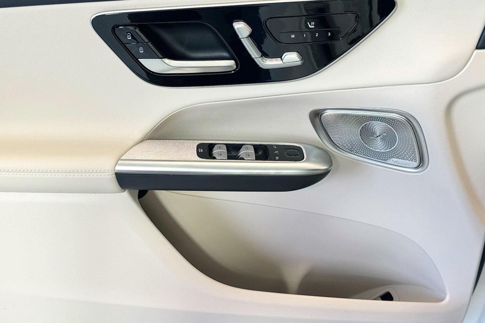 New 2026 Polar White Mercedes-Benz GLC 300 image 16