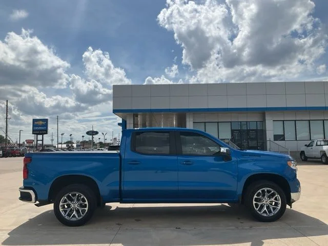Used 2023 Blue Chevrolet LT image 33