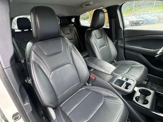 Certified Used 2025 Star White Ford  image 34