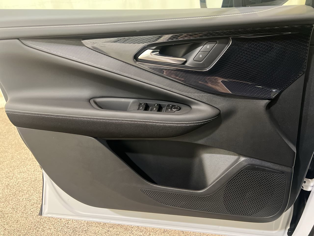 2025 Chevrolet Blazer EV LT - Photo 17