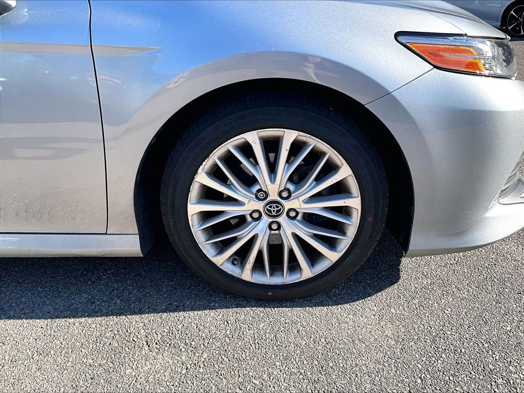 Used 2018 Silver Toyota XLE image 7