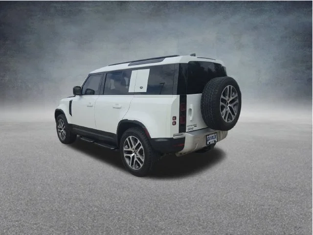 Used 2022 White Land Rover SE image 5