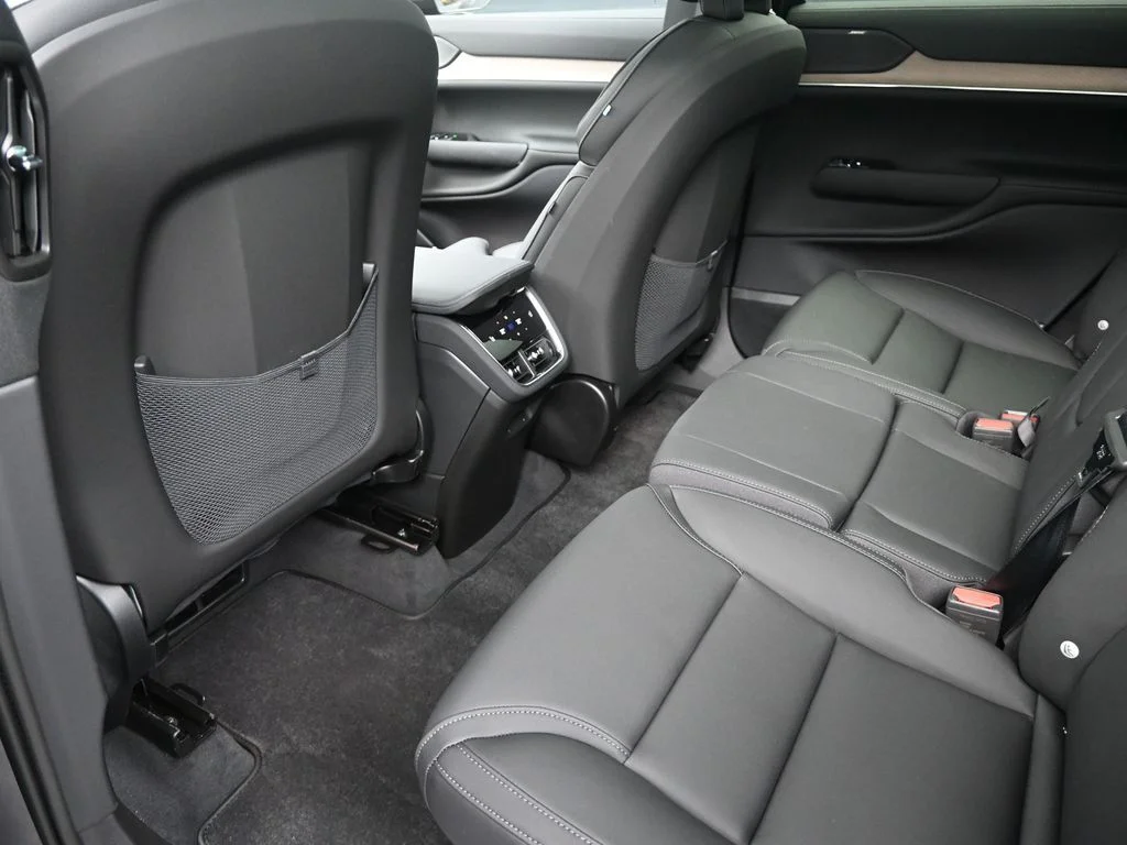 2025 Volvo EX90 Plus - Photo 13