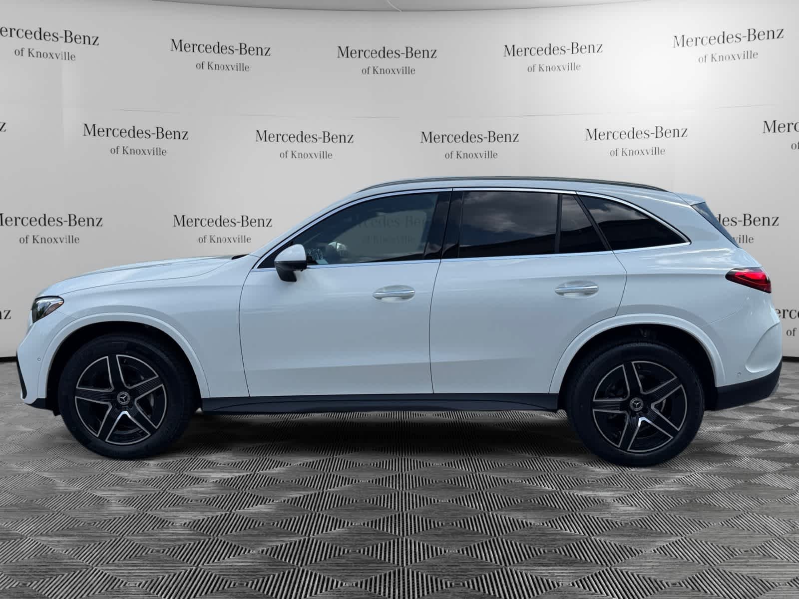 New 2027 Polar White Mercedes-Benz GLC 300 image 2