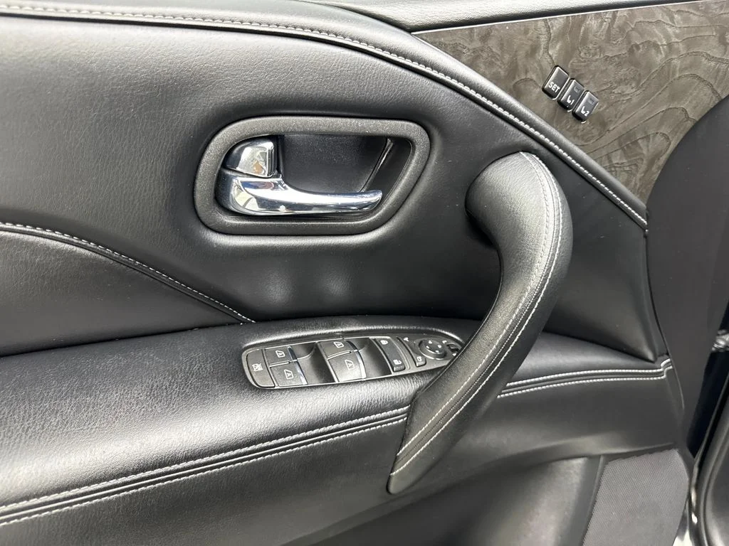 Used 2023 Black INFINITI LUXE image 32