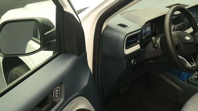 New 2026 Oxford White Ford XLT image 12