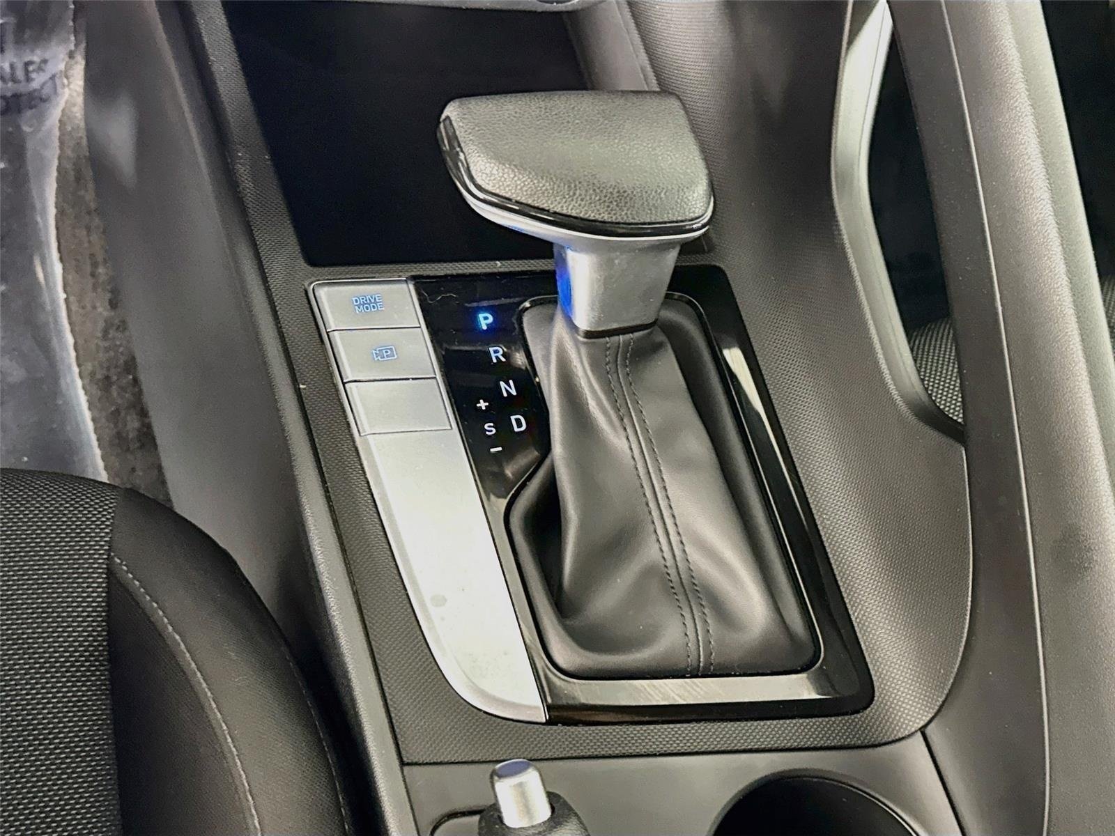 Used 2025 Amazon Gray Hyundai SE image 17