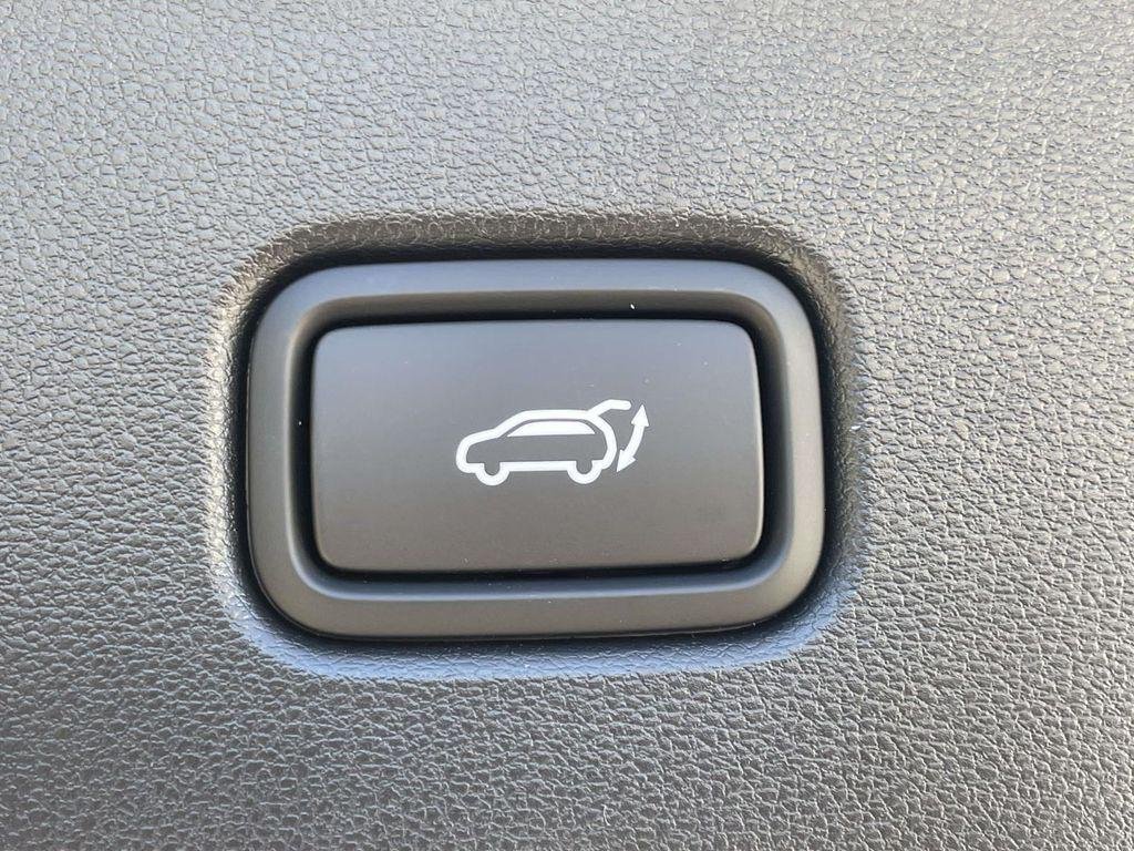 New 2026 White Hyundai SEL AWD image 9