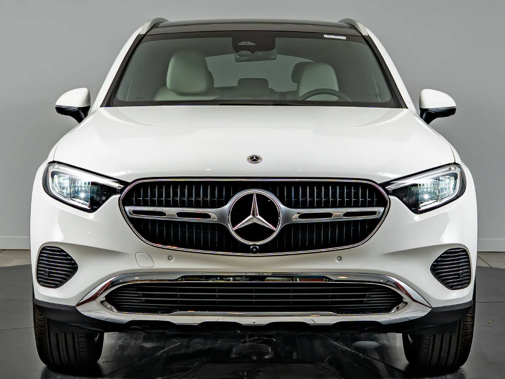 Used 2026 Polar White Mercedes-Benz GLC 300 image 2