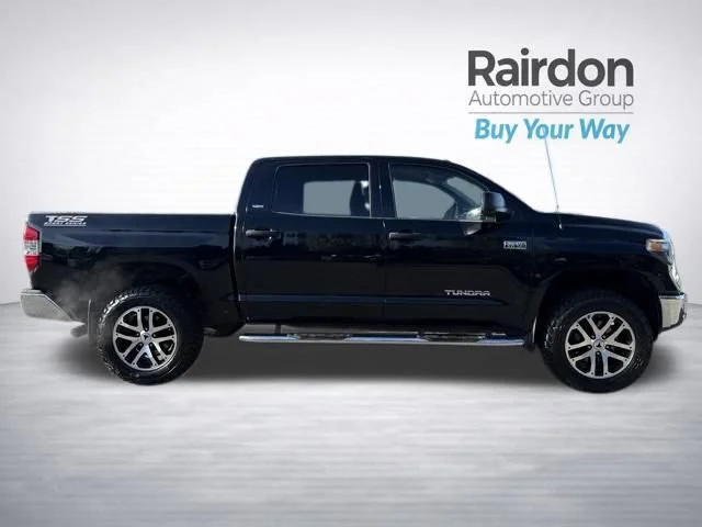 Used 2018 Midnight Black Metallic Toyota SR5 image 8