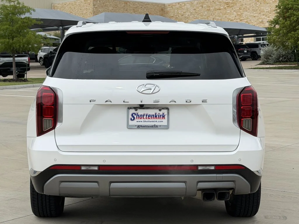 Used 2023 White Hyundai Limited image 5