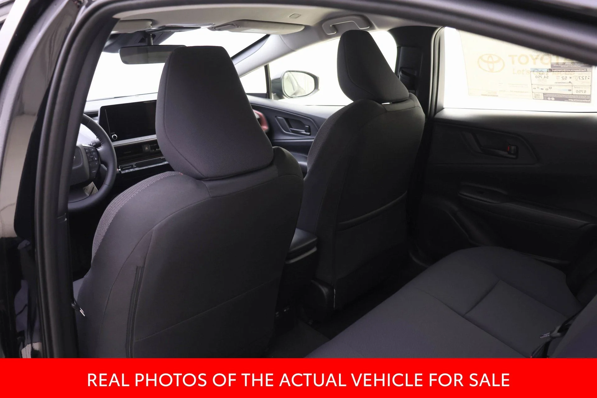 2026 Toyota Prius Plug-in Hybrid SE - Photo 11