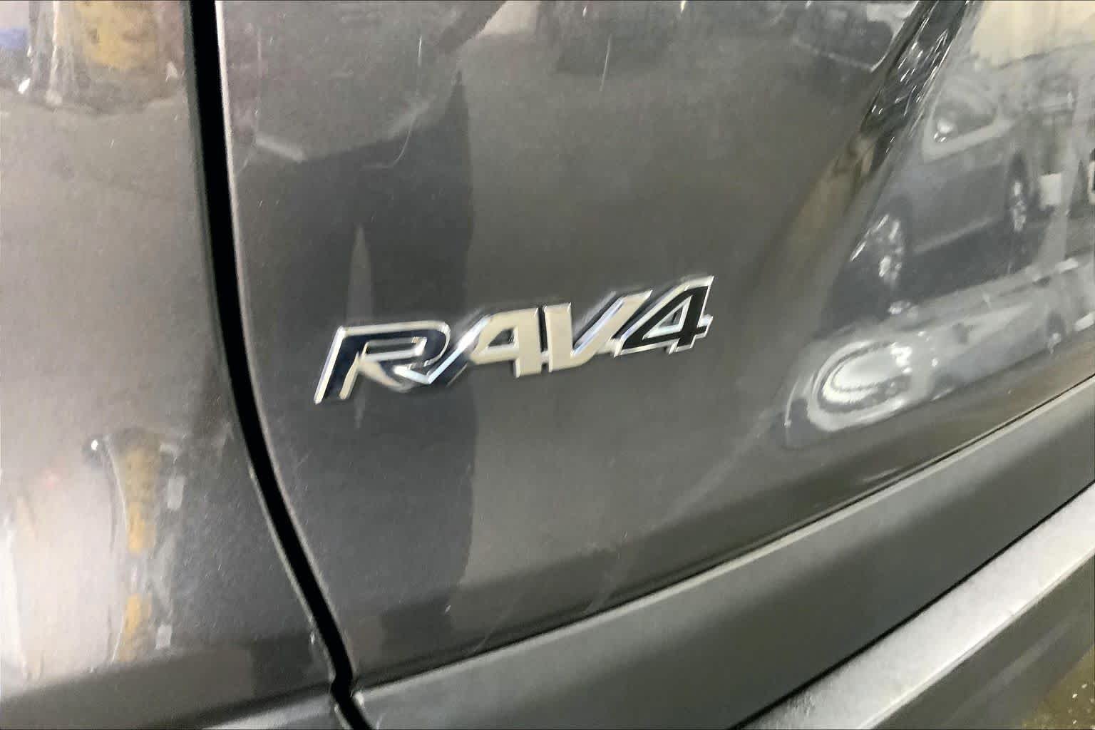 Used 2024 Magnetic Gray Metallic Toyota Hybrid XLE image 10
