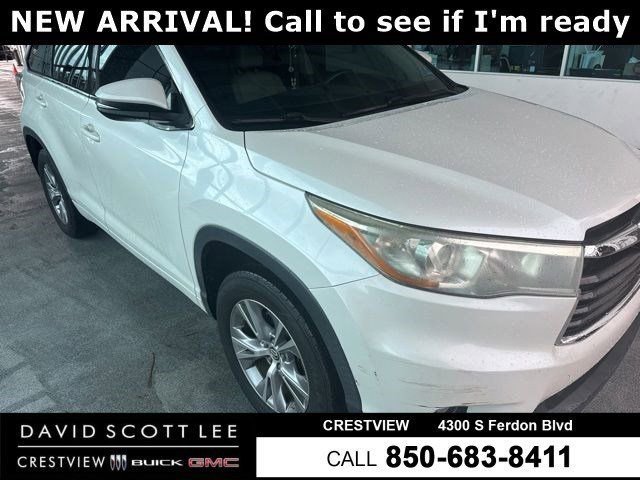 2016 Toyota Highlander LE Plus V6's photo