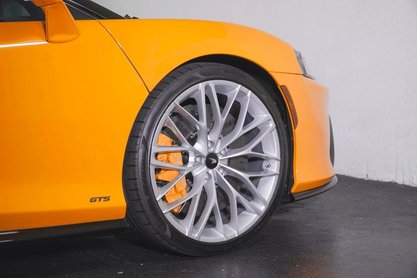 Used 2025  McLaren  image 9