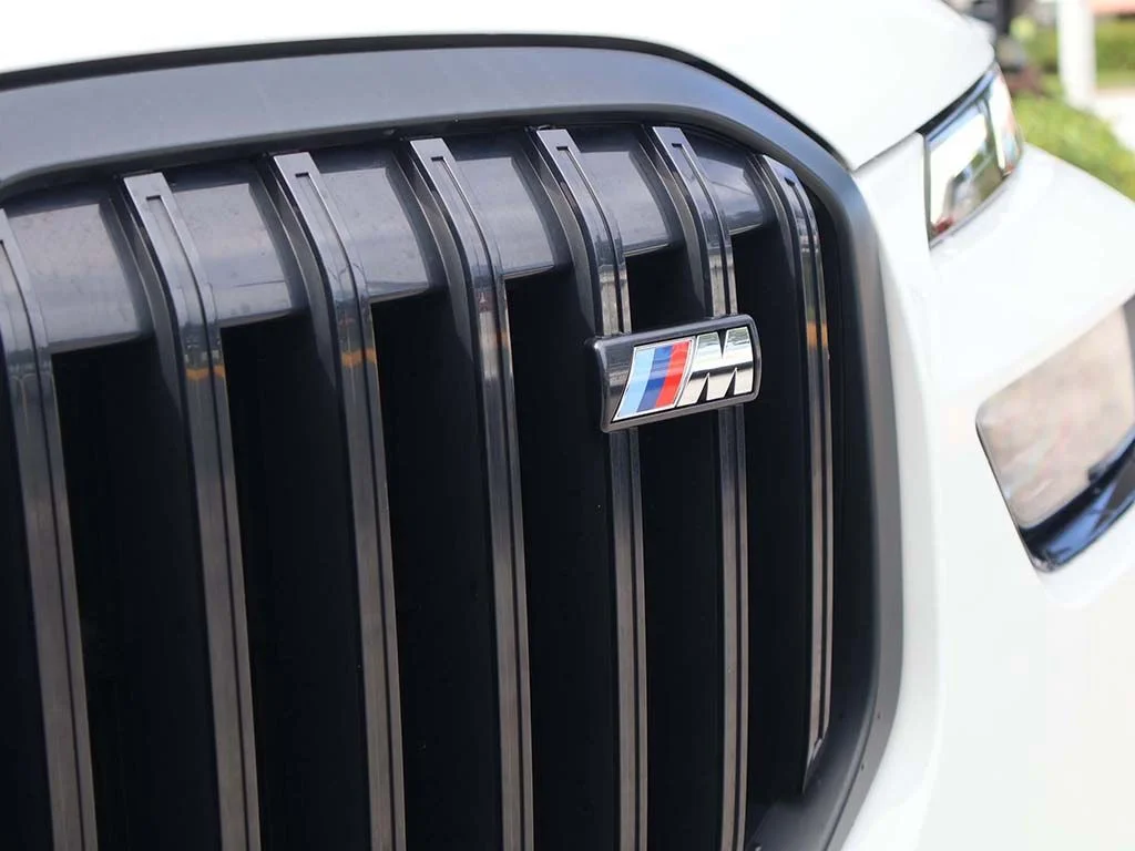 Used 2023 White BMW M60i image 28