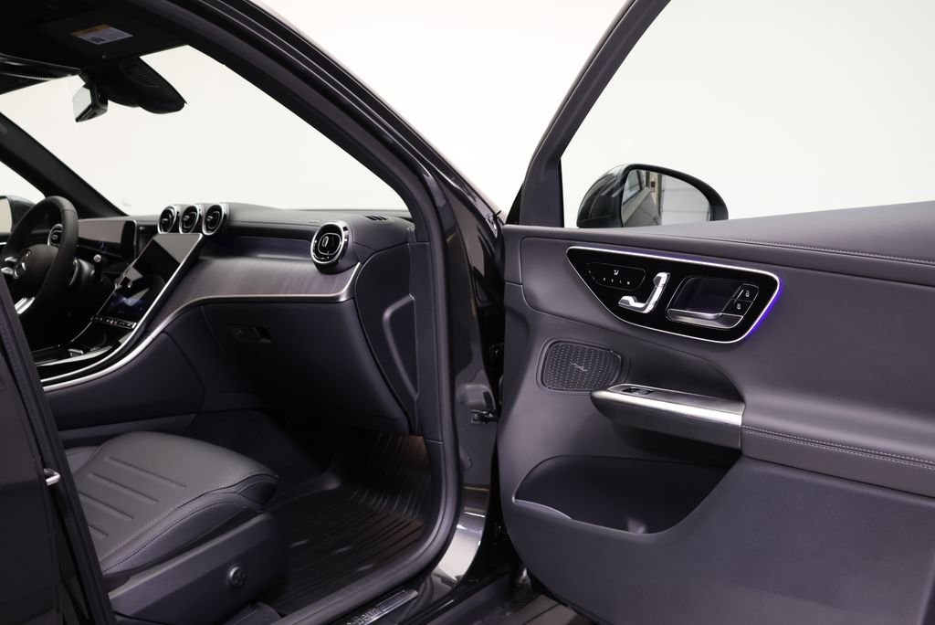 Used 2027  Mercedes-Benz GLC 300 image 46