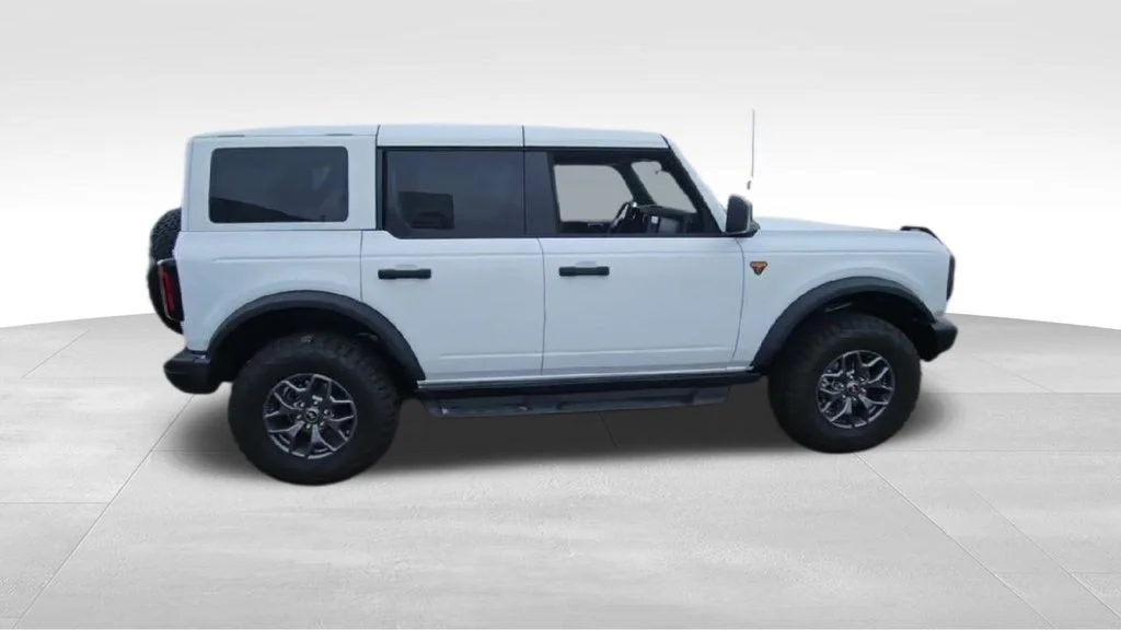 New 2025 Oxford White Ford Badlands® image 9