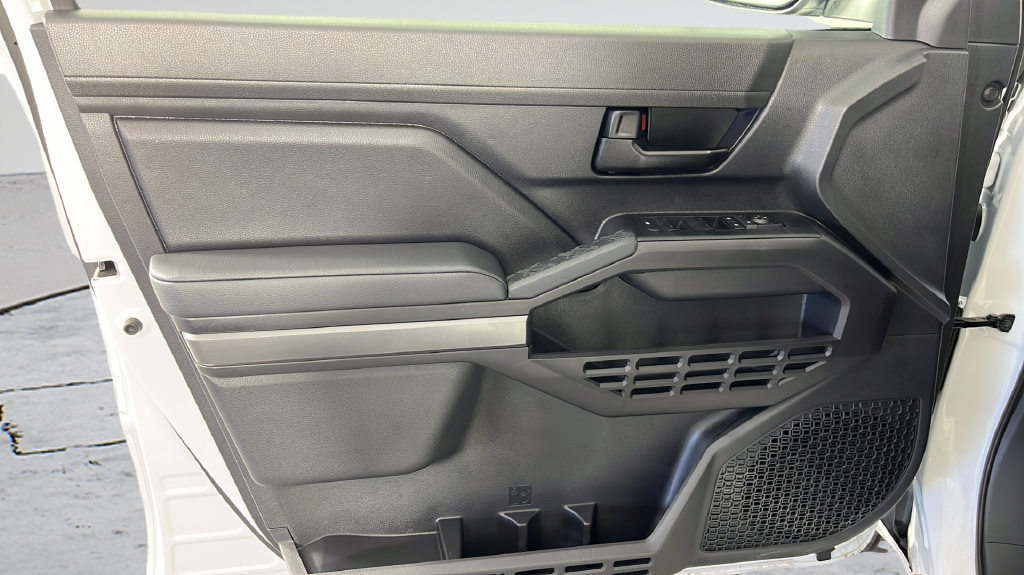 2025 Toyota Tacoma SR5 - Photo 13