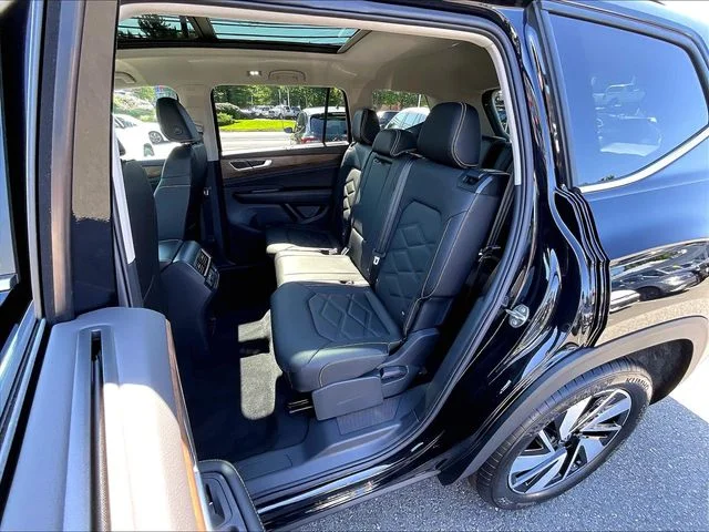 New 2026 Black Volkswagen SE w/Technology image 10