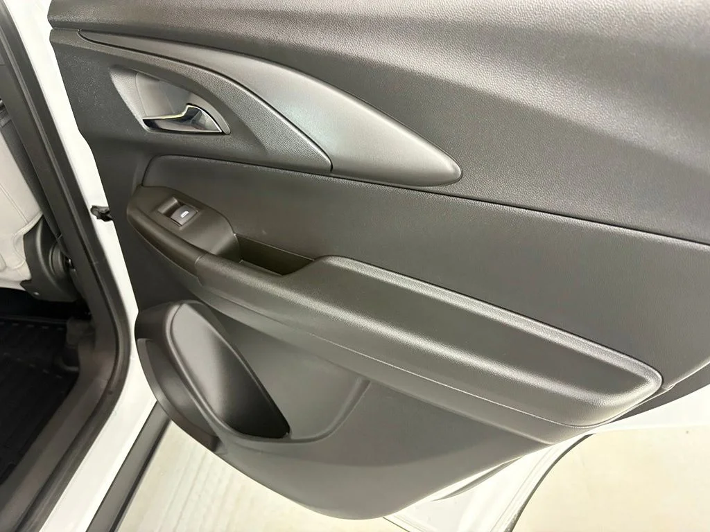 Used 2026 White Chevrolet LT image 38