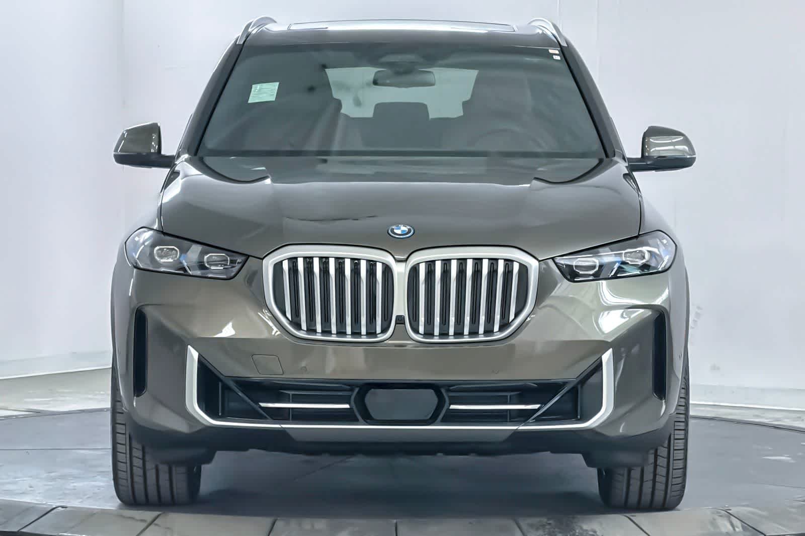 New 2026 Manhattan Green Metallic BMW xDrive50e image 10