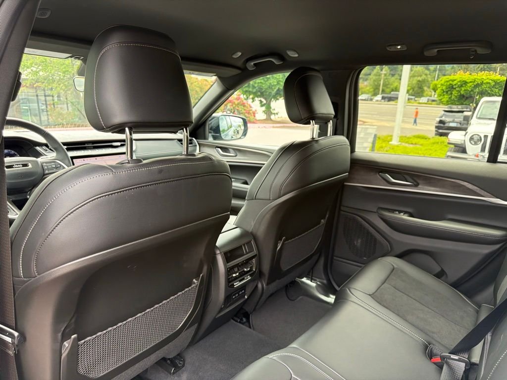New 2026 Diamond Black Crystal Pearl-Coat Exterior Paint Jeep Altitude image 29