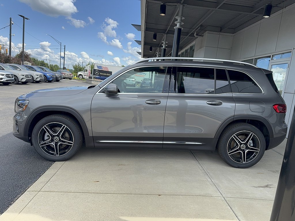 New 2026 Mountain Grey Metallic Mercedes-Benz GLB 250 4MATIC® image 2