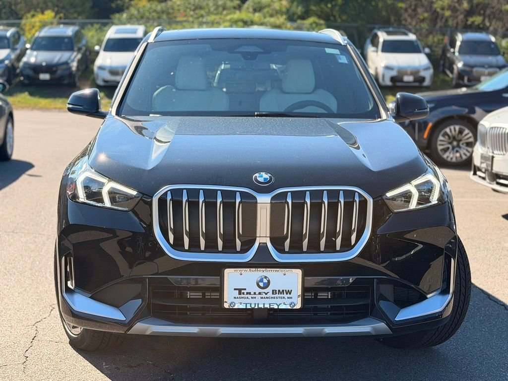 New 2027 Jet Black BMW xDrive28i image 2