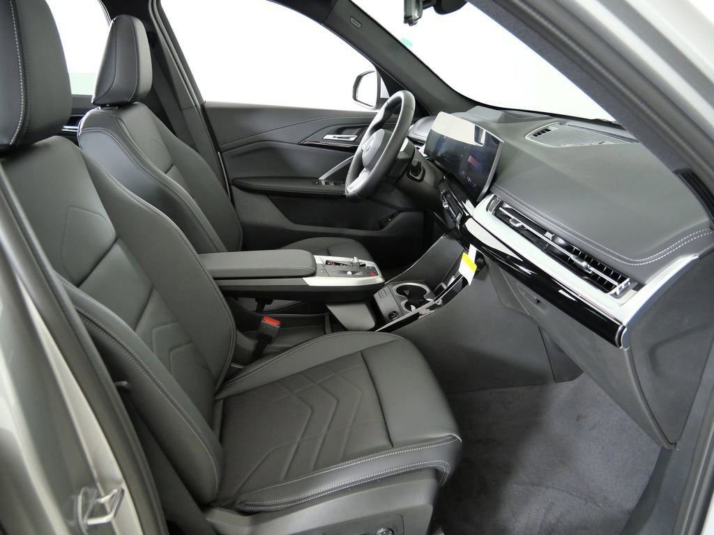 Used 2026 Space Silver Metallic BMW xDrive28i image 21