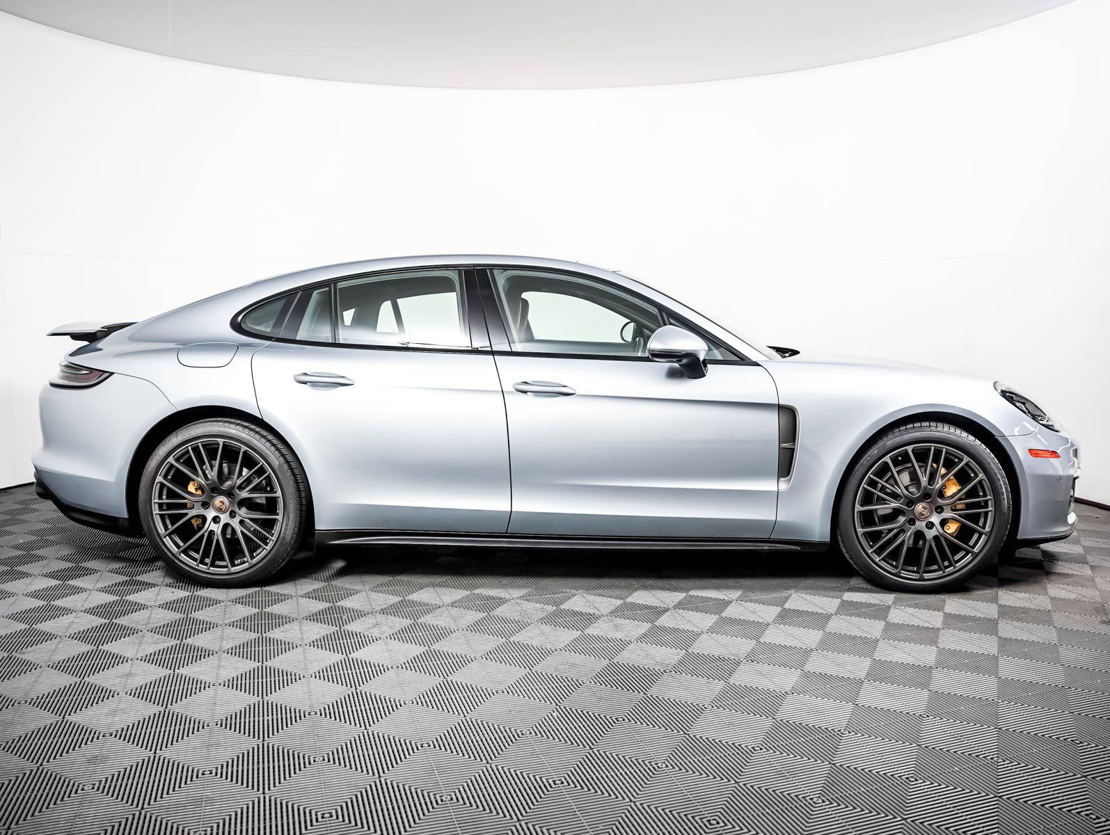 Certified Used 2023 DOLOMITE SILVER Porsche 4 Platinum Edition image 9