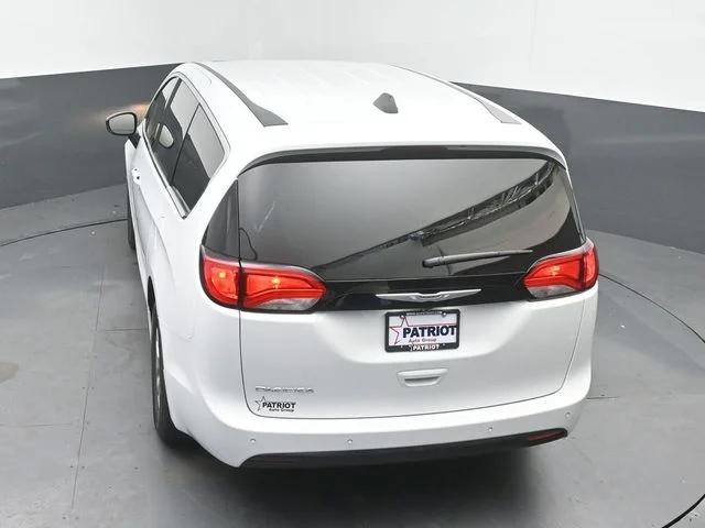 New 2027 Bright White Clear-Coat Exterior Paint Chrysler LX image 33