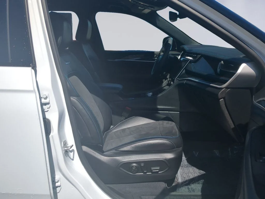 Used 2022 White Jeep Trailhawk 4xe image 19