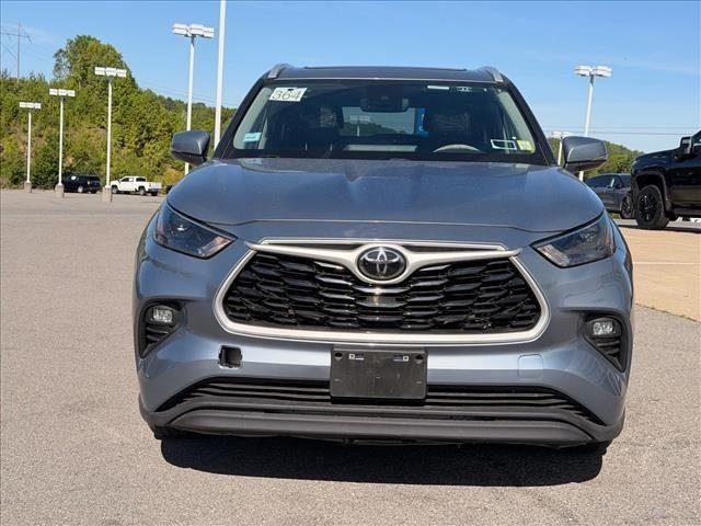 Used 2023 Moon Dust Toyota XLE image 8