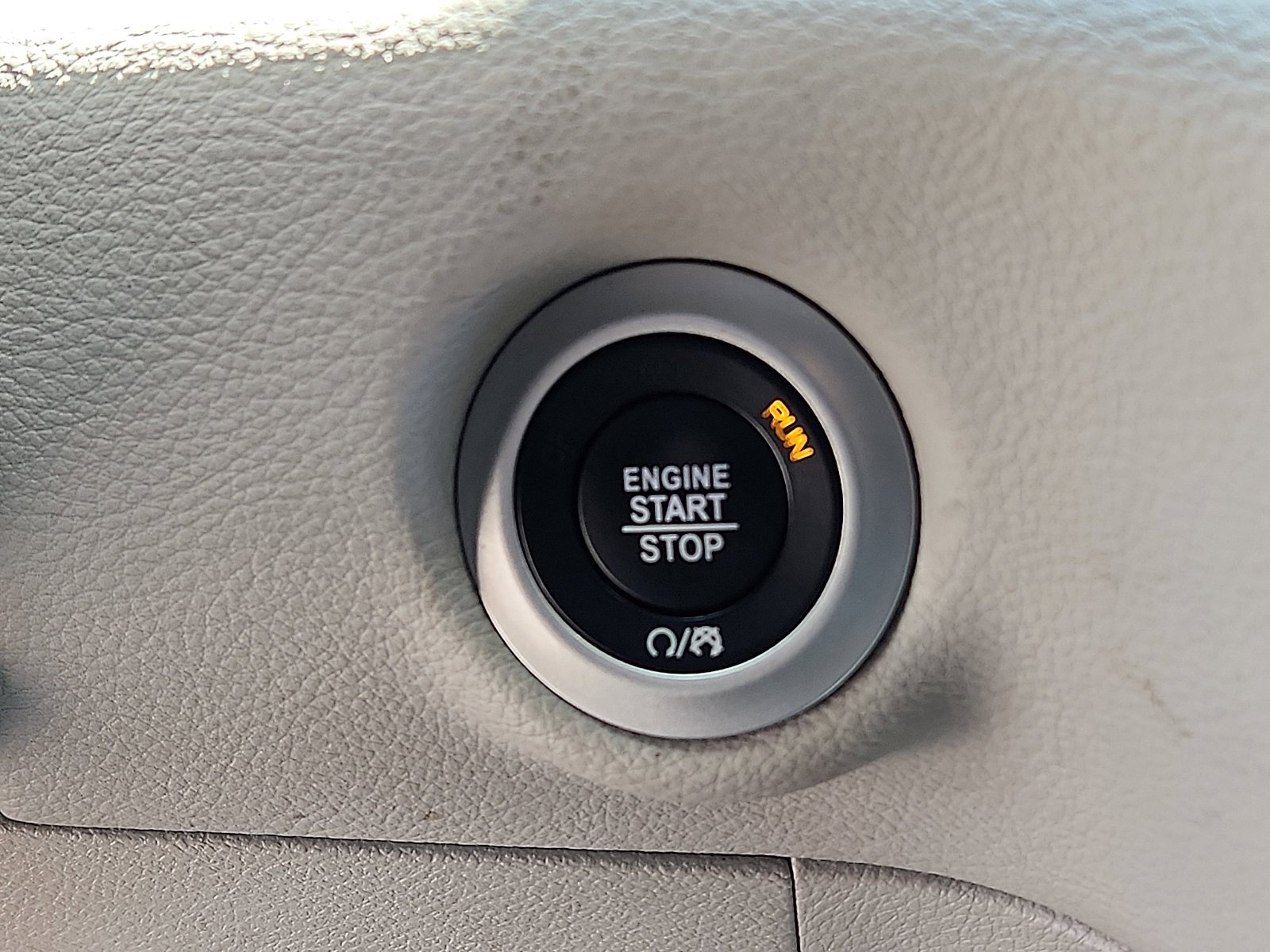 Used 2024 Brilliant Black Crystal Pearlcoat Chrysler Hybrid Select image 25