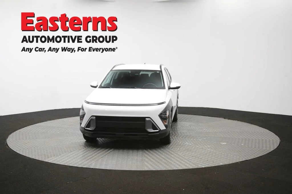 Used 2025 White Hyundai SEL image 55