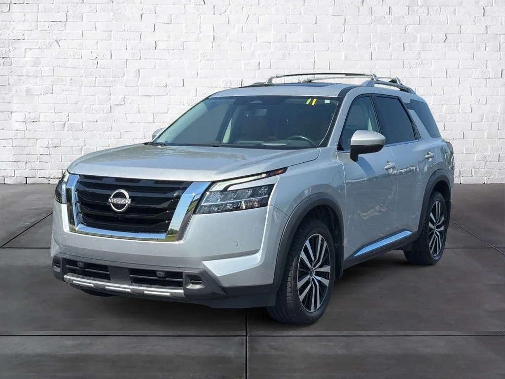 Used 2023 Silver Nissan Platinum image 2