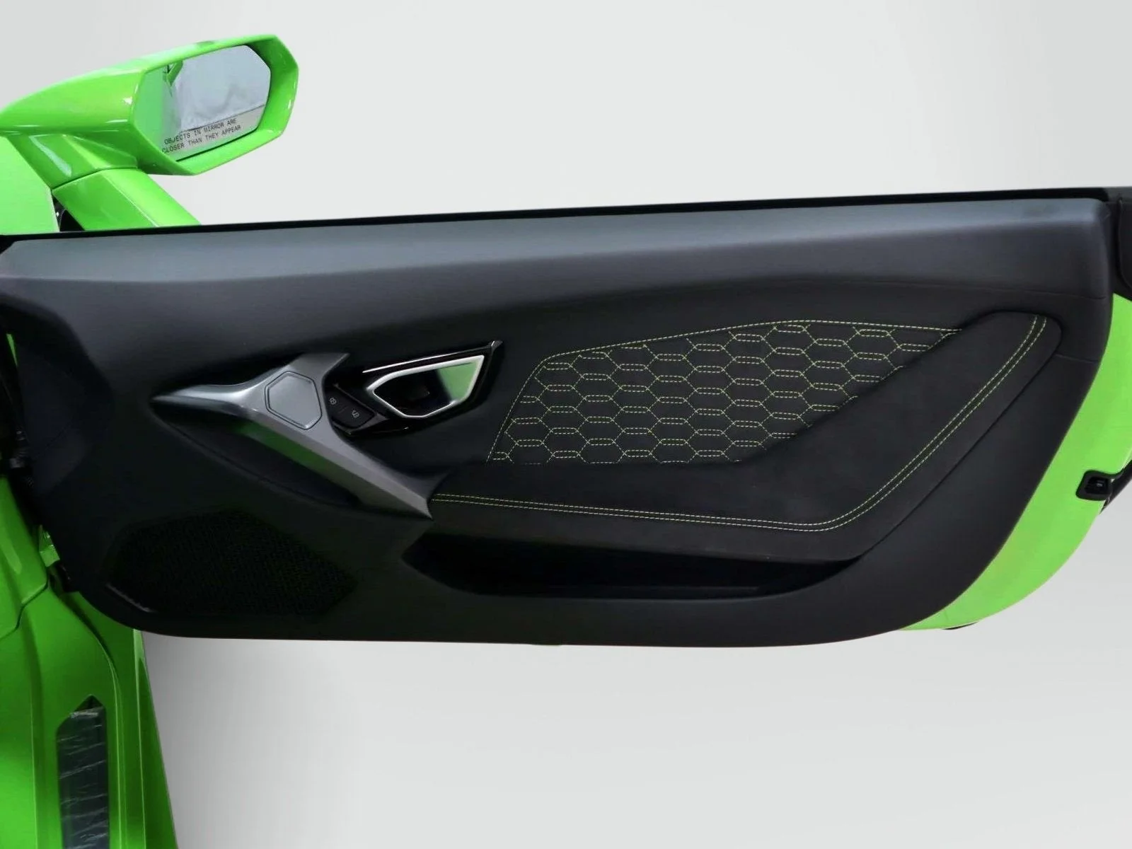Used 2018 Verde Mantis Pearl Effect Lamborghini  image 11