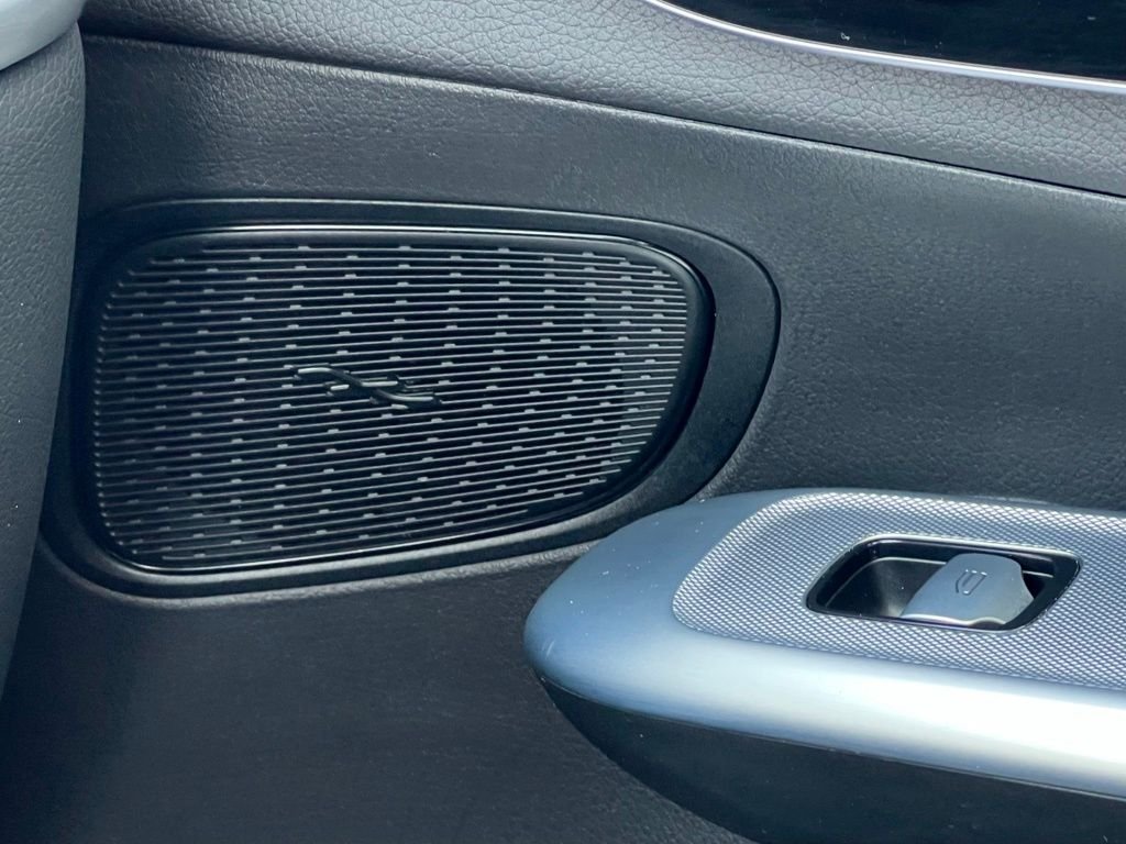 Certified Used 2023  Mercedes-Benz GLC 300 image 34