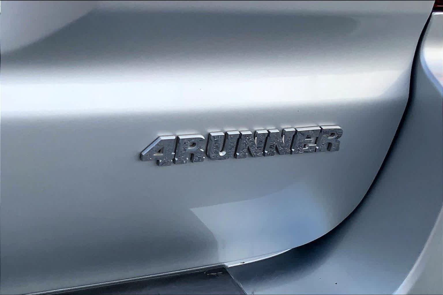 Used 2006 Titanium Metallic Toyota SR5 Sport image 8
